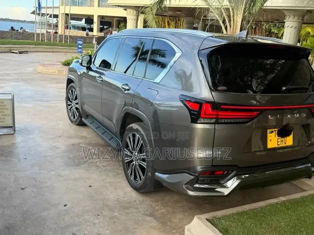 Lexus LX 600 2024 Gray