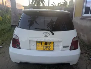 Toyota IST 2005 White