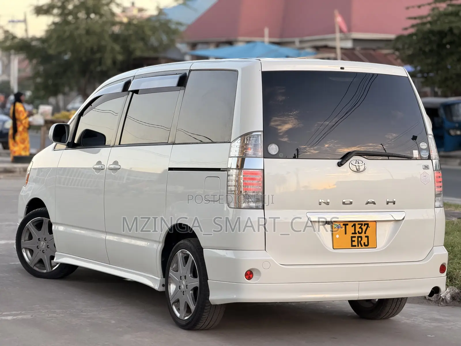 Toyota Noah 2005 White