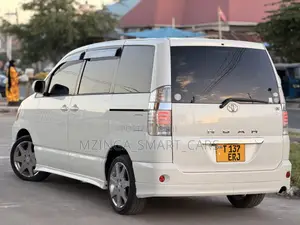 Toyota Noah 2005 White