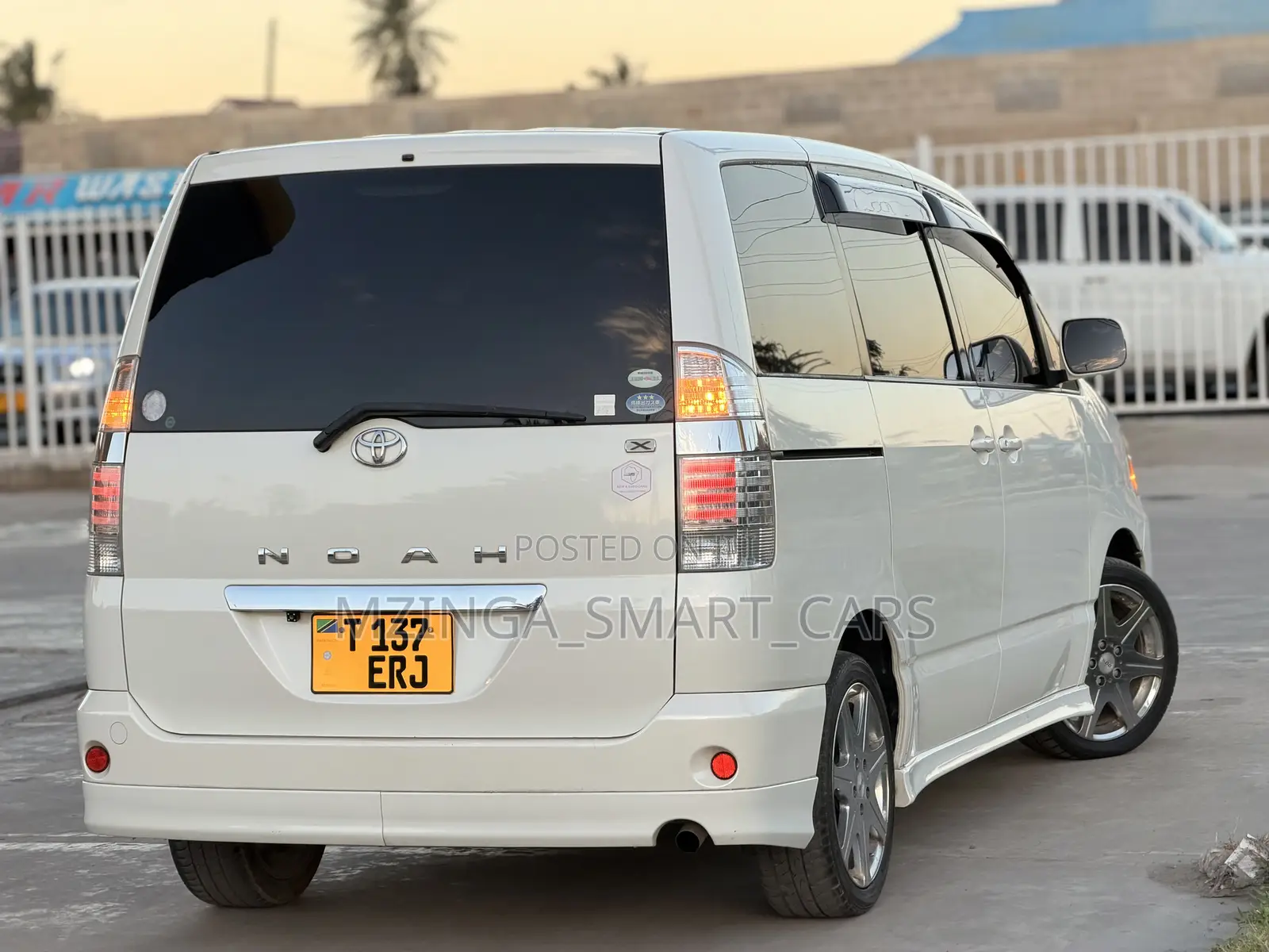 Toyota Noah 2005 White