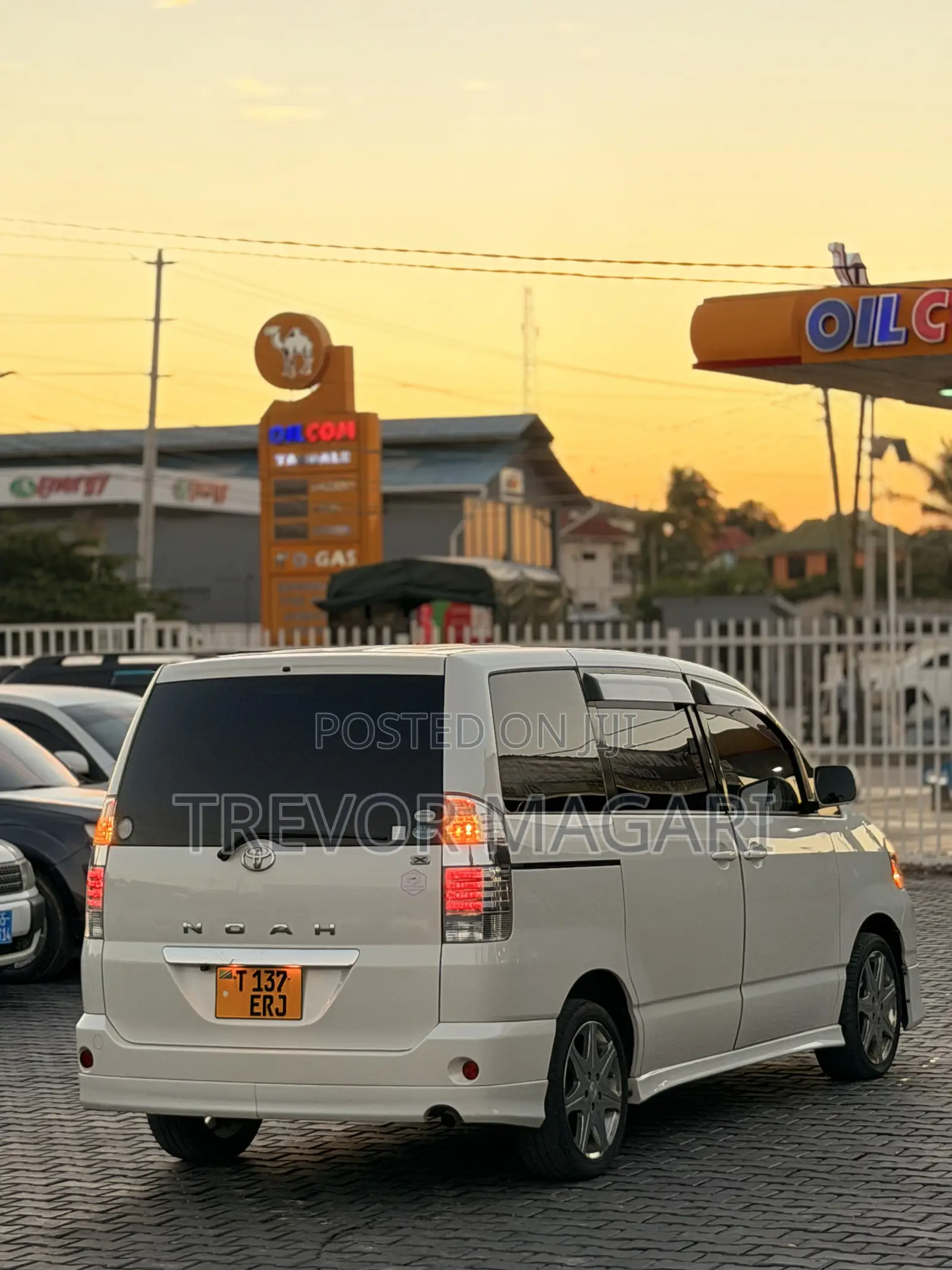 Toyota Noah 2005 White