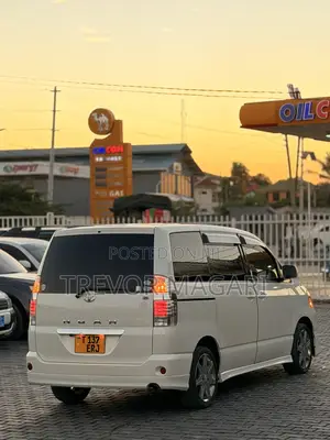 Toyota Noah 2005 White