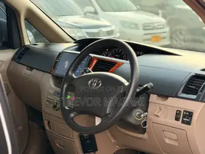Toyota Noah 2005 White