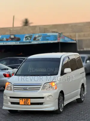 Toyota Noah 2005 White