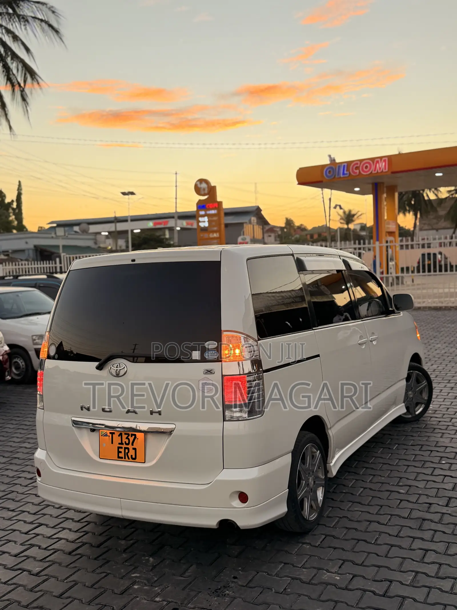 Toyota Noah 2005 White