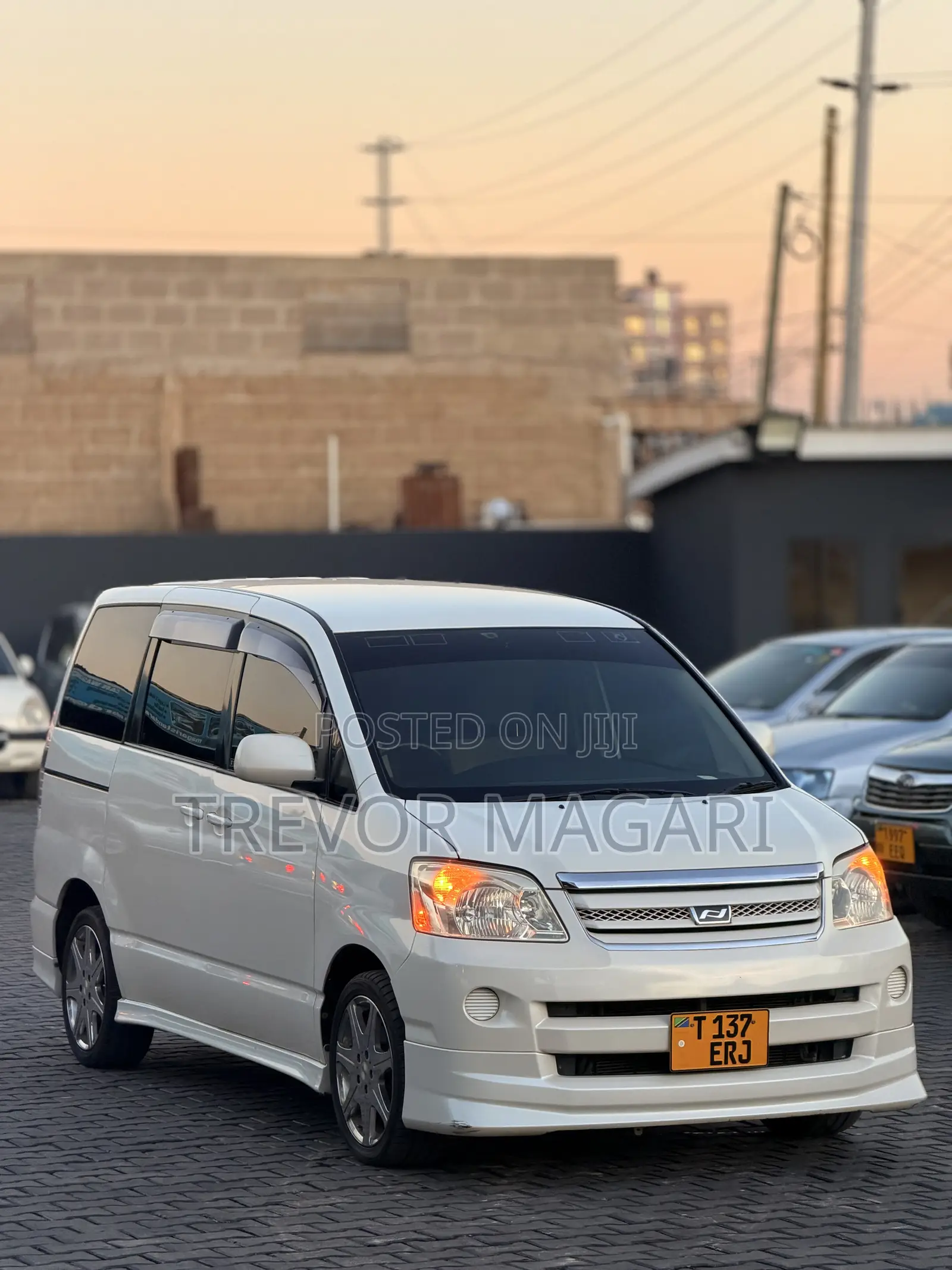 Toyota Noah 2005 White