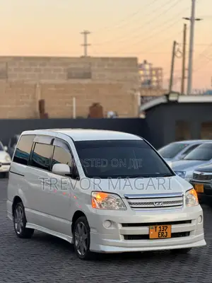 Toyota Noah 2005 White