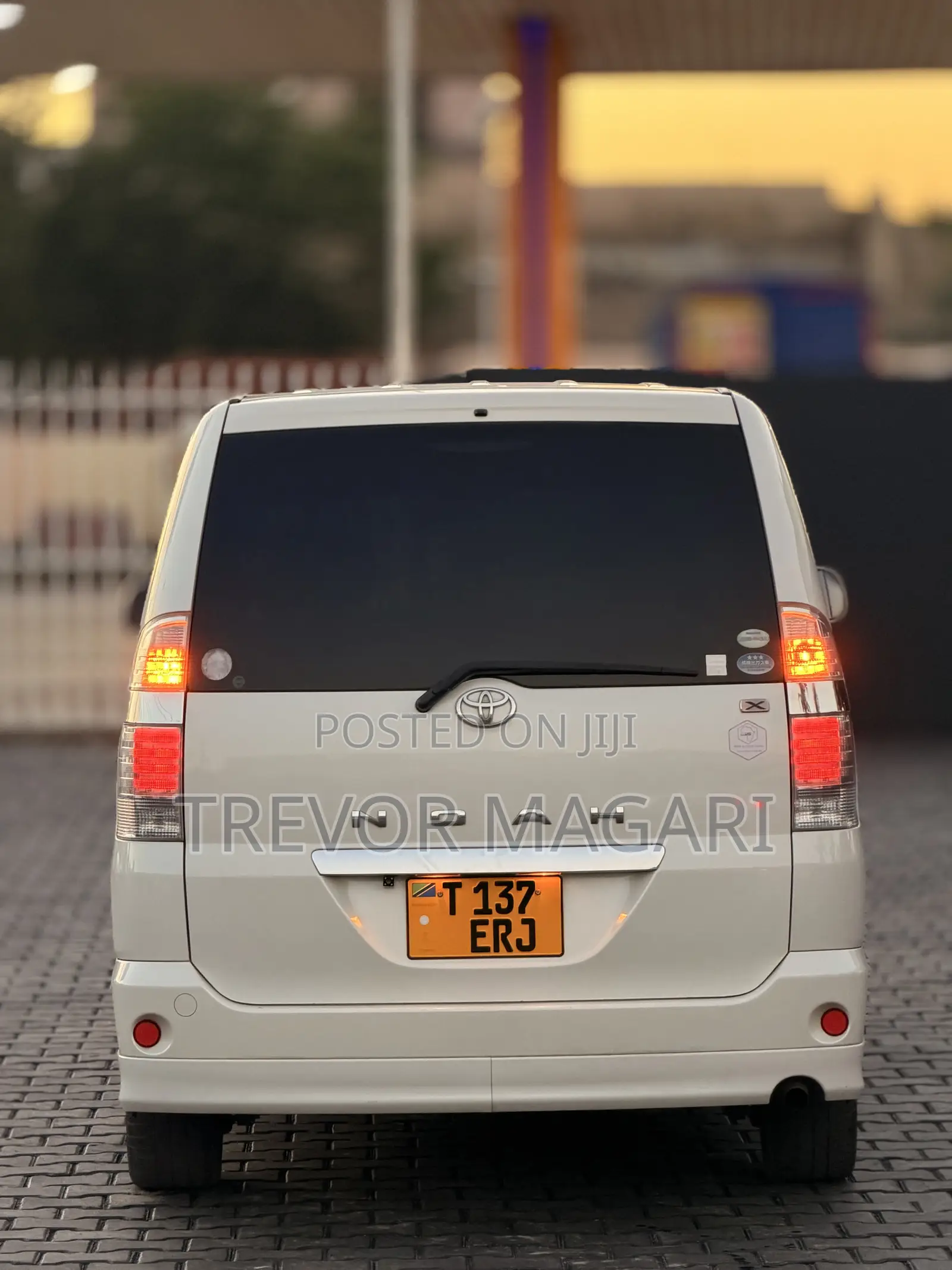Toyota Noah 2005 White