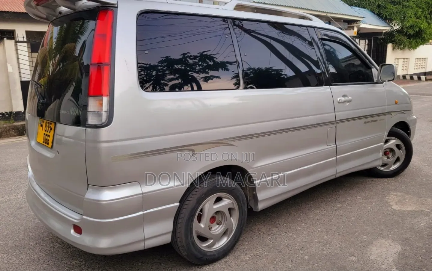 Toyota Noah 2002 Silver