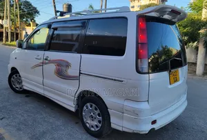 Toyota Noah 2001 Silver
