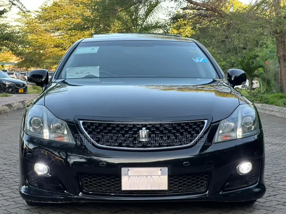 Toyota Crown 2010 Black
