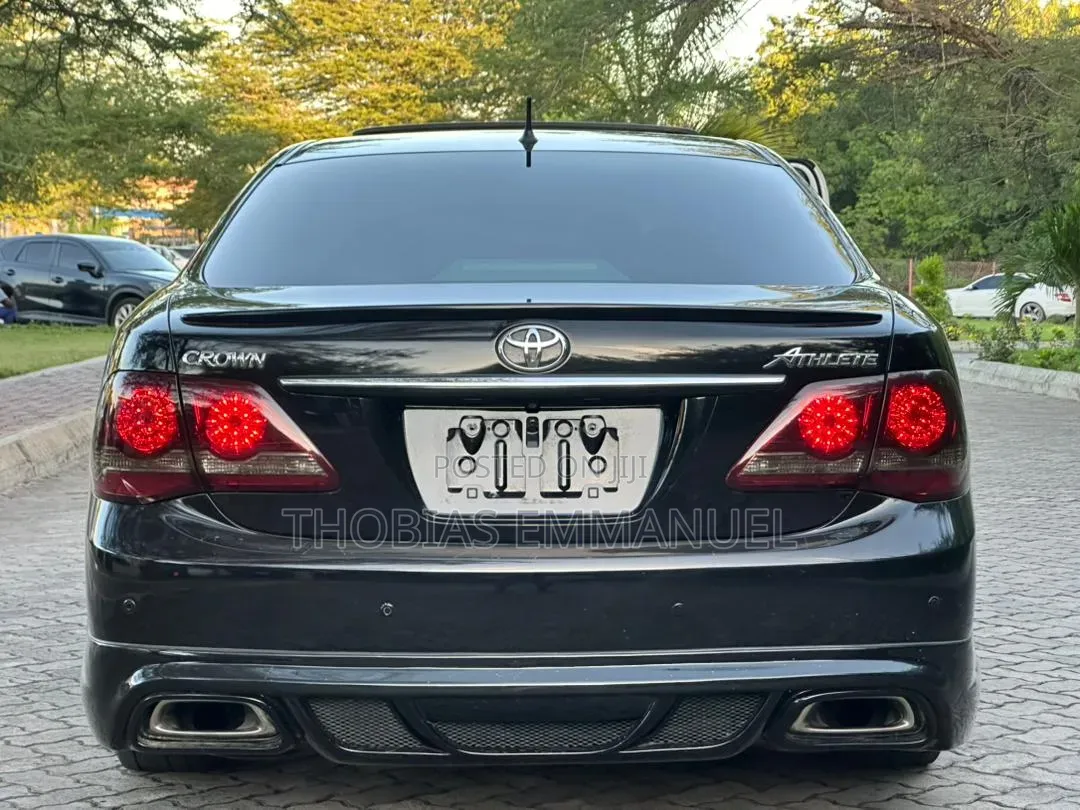 Toyota Crown 2010 Black