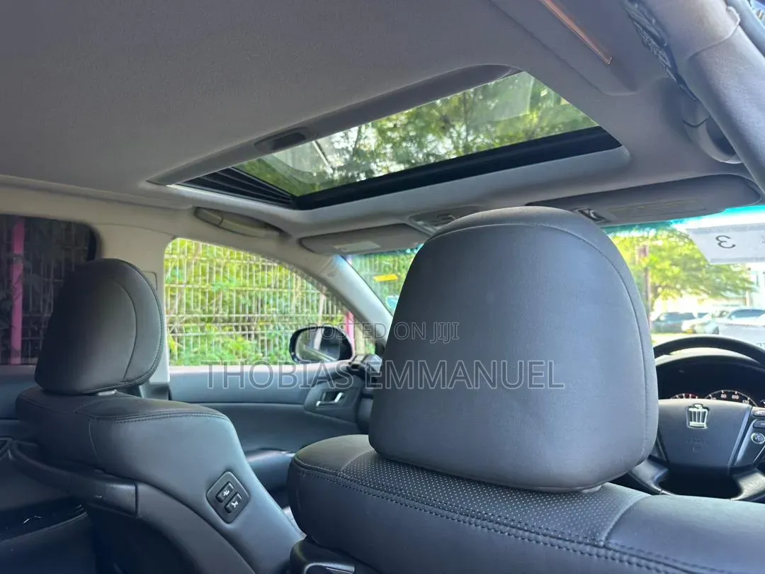 Toyota Crown 2010 Black