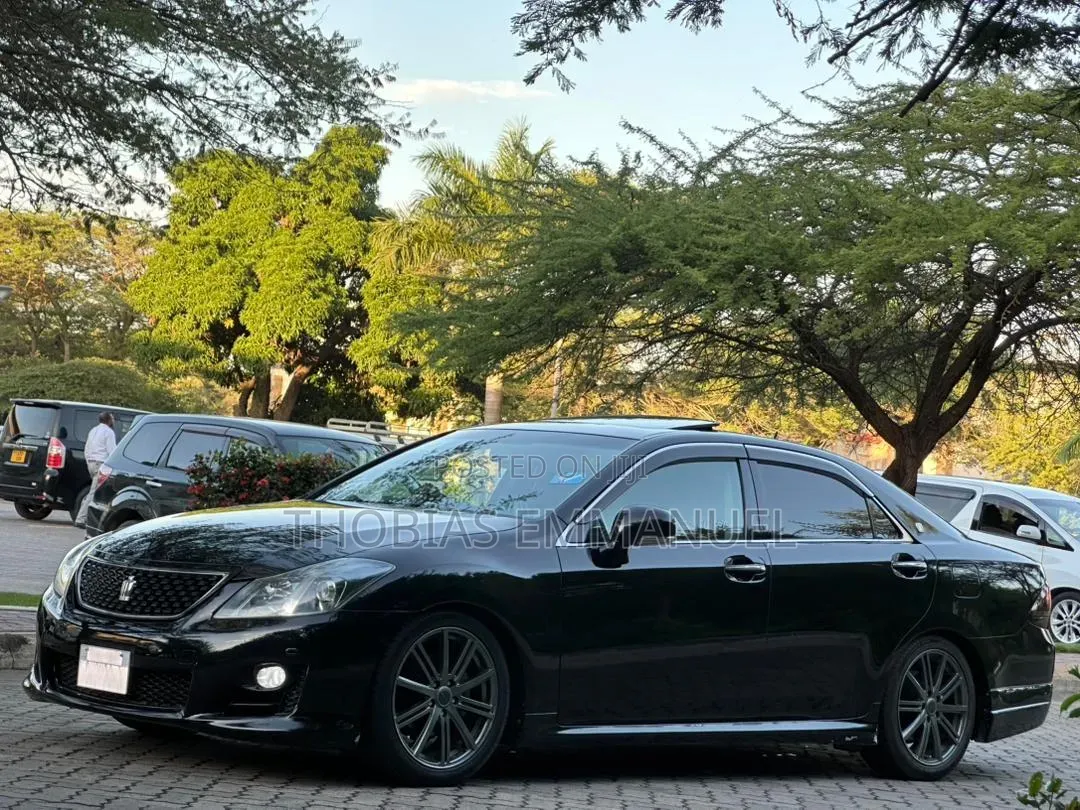 Toyota Crown 2010 Black