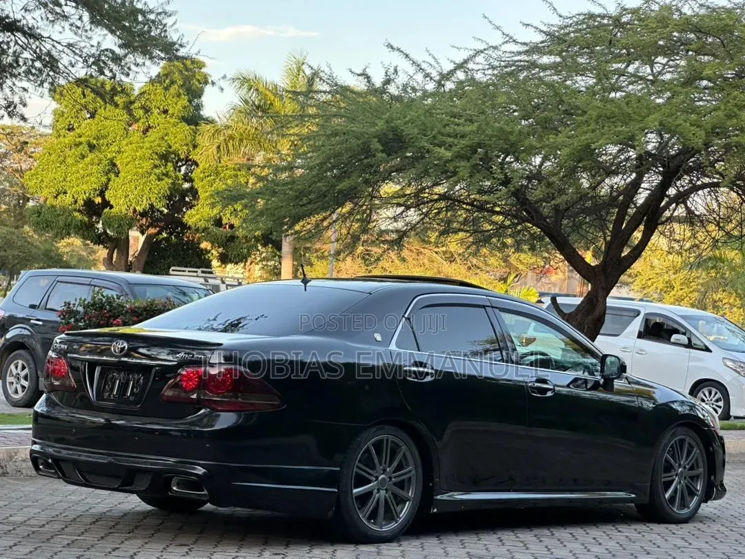 Toyota Crown 2010 Black