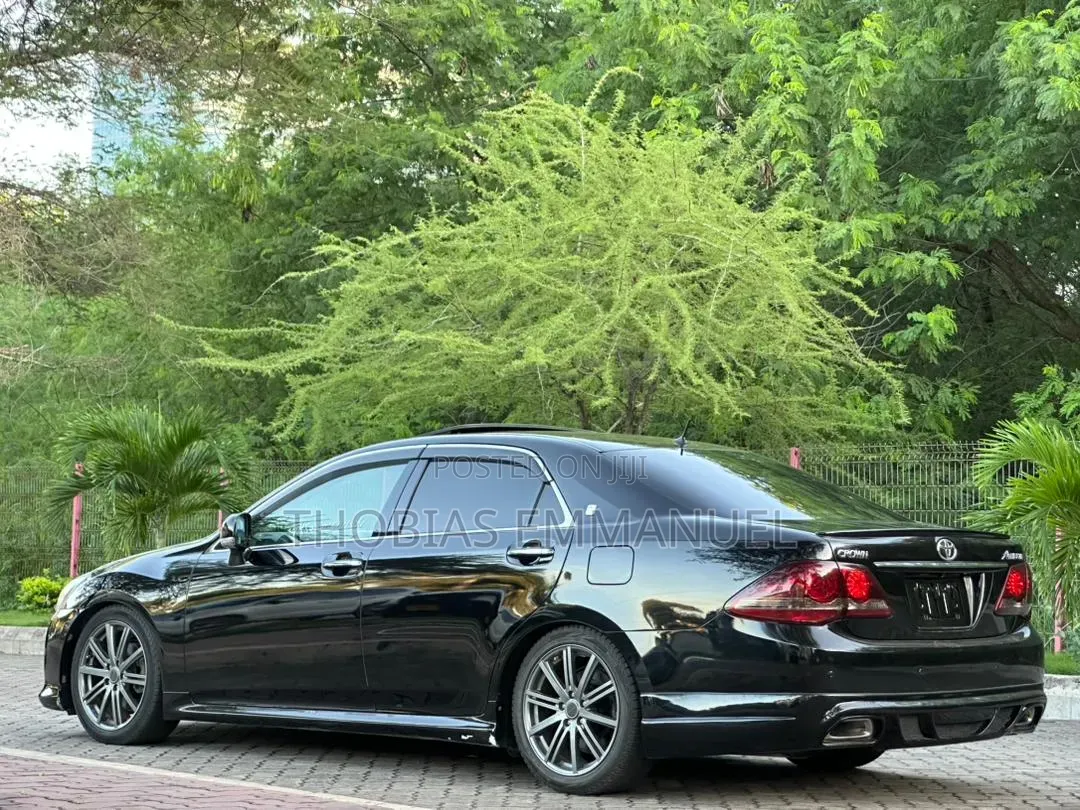 Toyota Crown 2010 Black