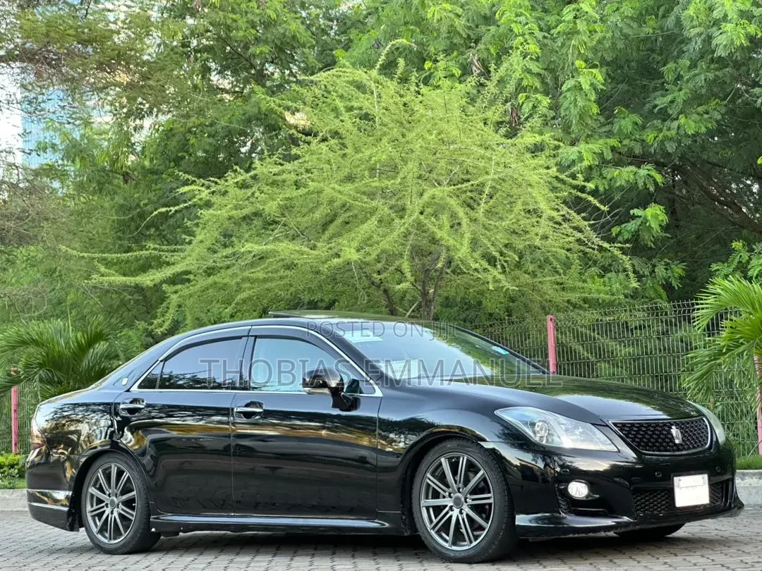 Toyota Crown 2010 Black