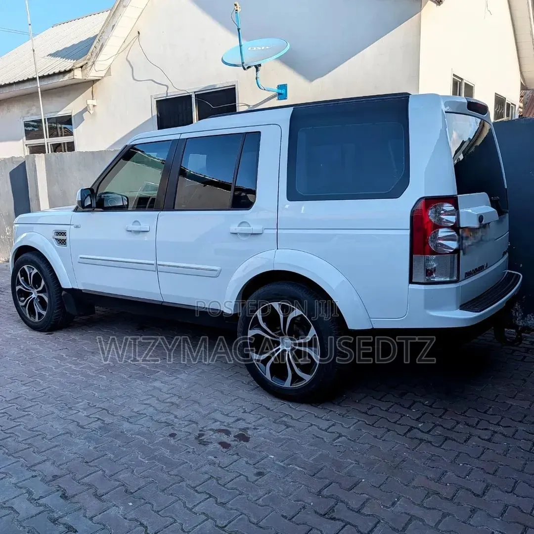 Land Rover Discovery 2013 Gold