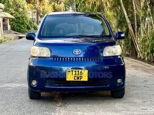 Toyota Porte 2004 Blue