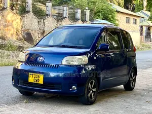 Toyota Porte 2004 Blue