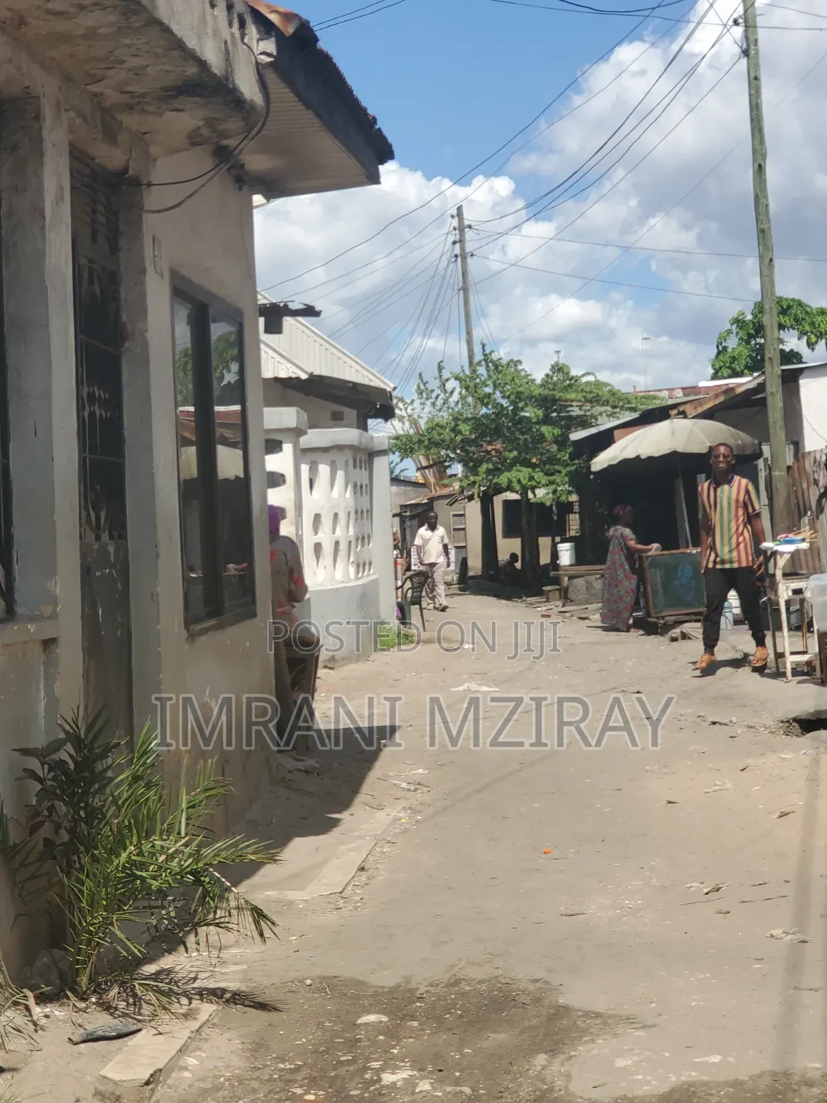 6bdrm Bungalow in Ada Estate for sale