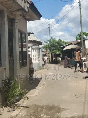6bdrm Bungalow in Ada Estate for sale