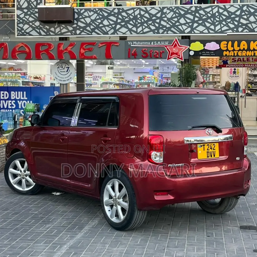 Toyota Corolla Rumion 2009 Red