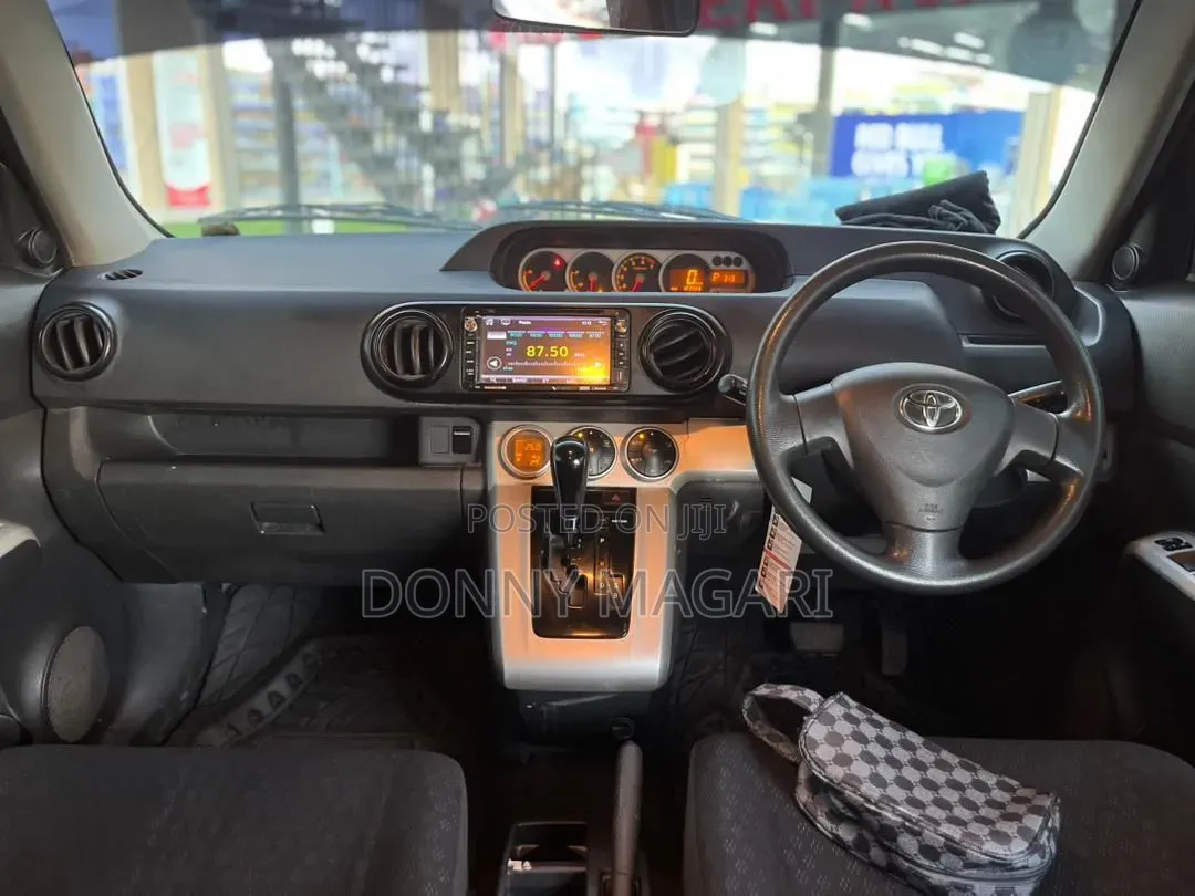 Toyota Corolla Rumion 2009 Red