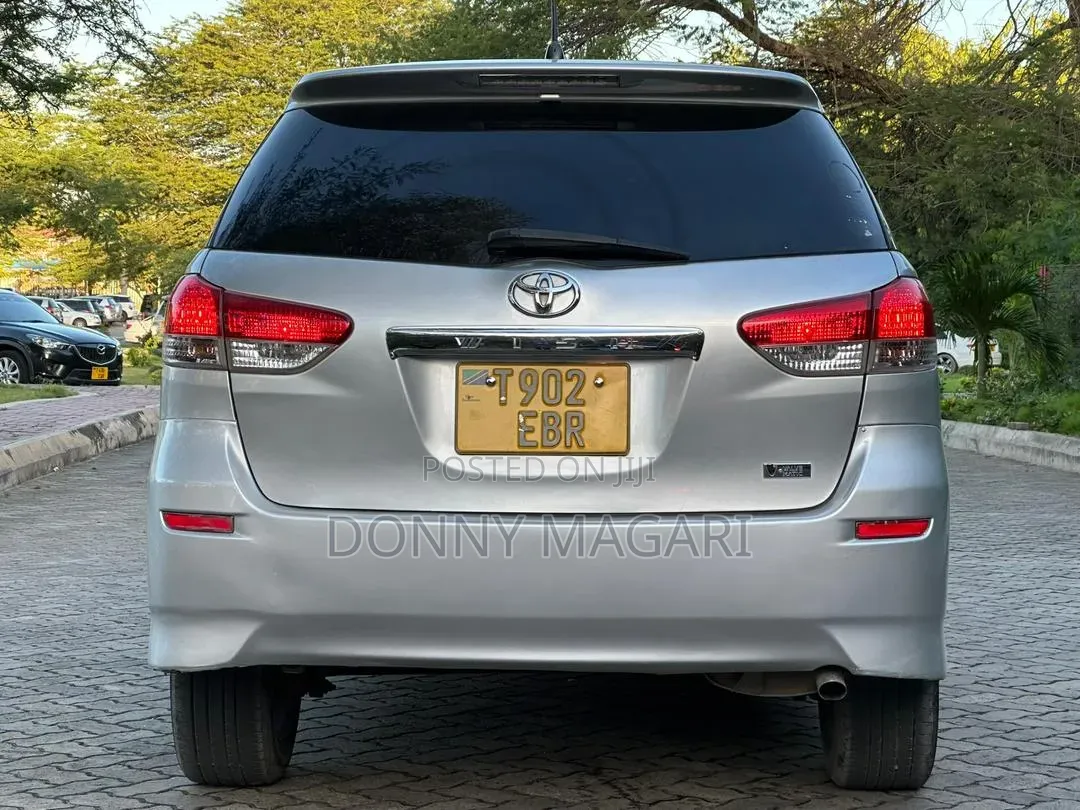 Toyota Wish 2010 Silver
