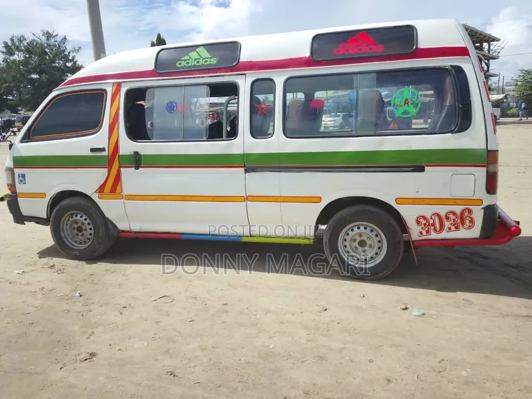 Toyota HiAce 2005 White