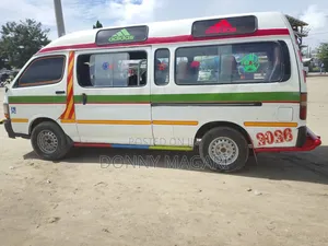 Toyota HiAce 2005 White