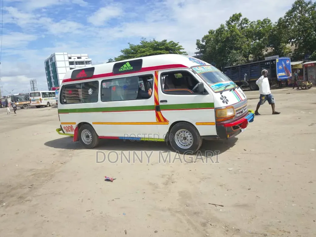 Toyota HiAce 2005 White