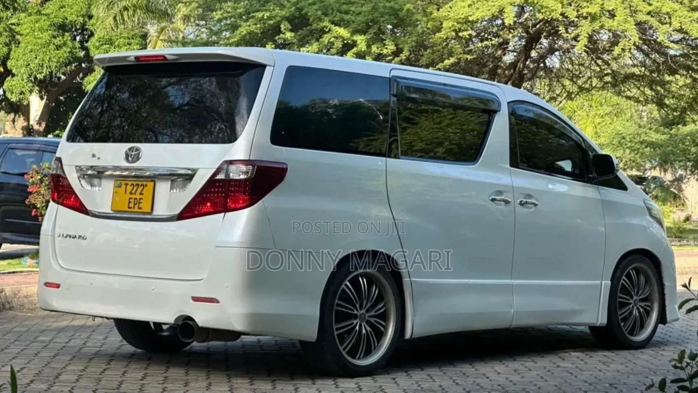 Toyota Alphard 2.4 Petrol AWD 2008 White