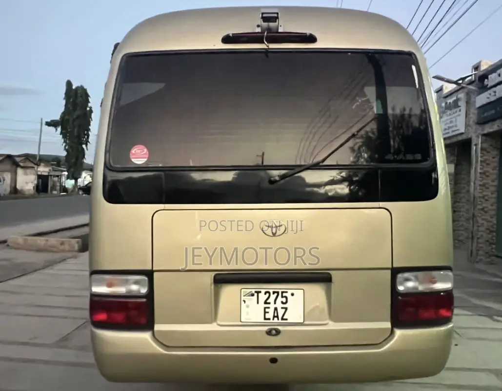 Toyota Coaster 2004 Gold