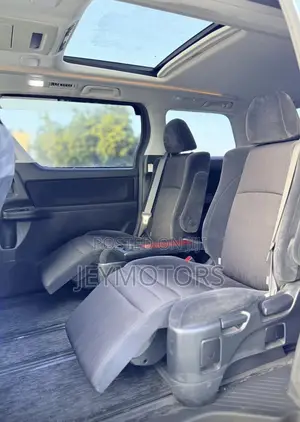Toyota Vellfire 2010 Silver