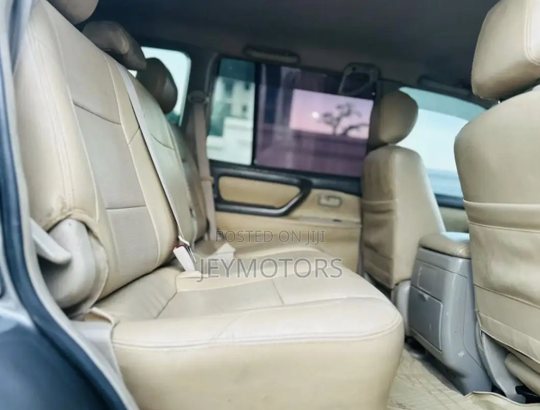 Toyota Land Cruiser 2006 Gray