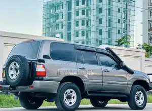 Toyota Land Cruiser 2006 Gray