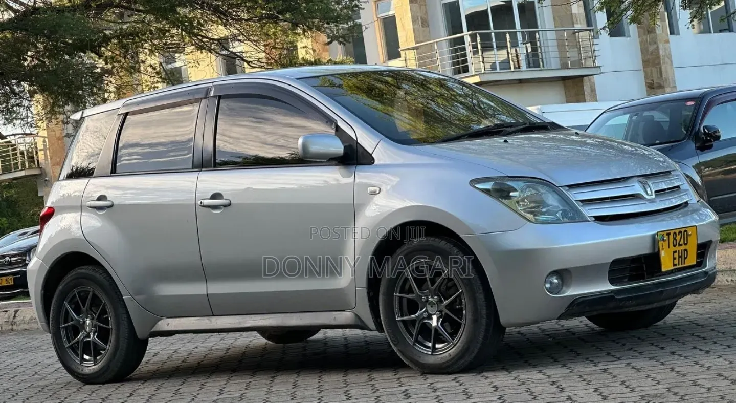 Toyota IST 2005 Silver