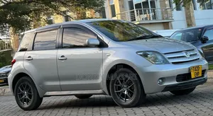 Toyota IST 2005 Silver