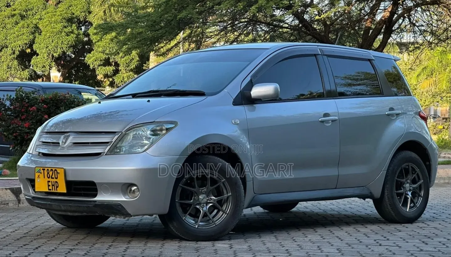 Toyota IST 2005 Silver