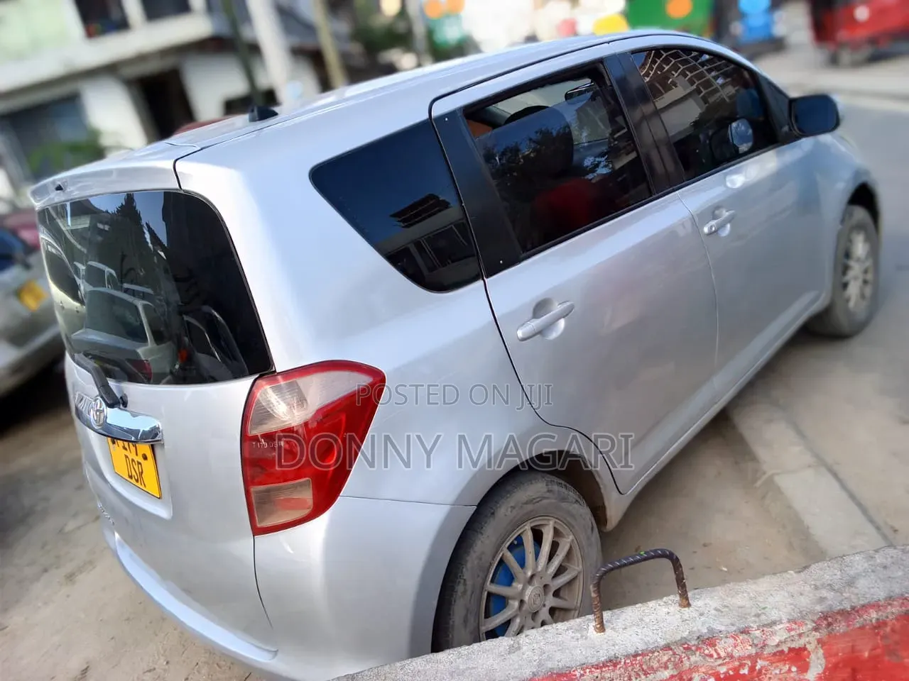Toyota Ractis 2010 Silver