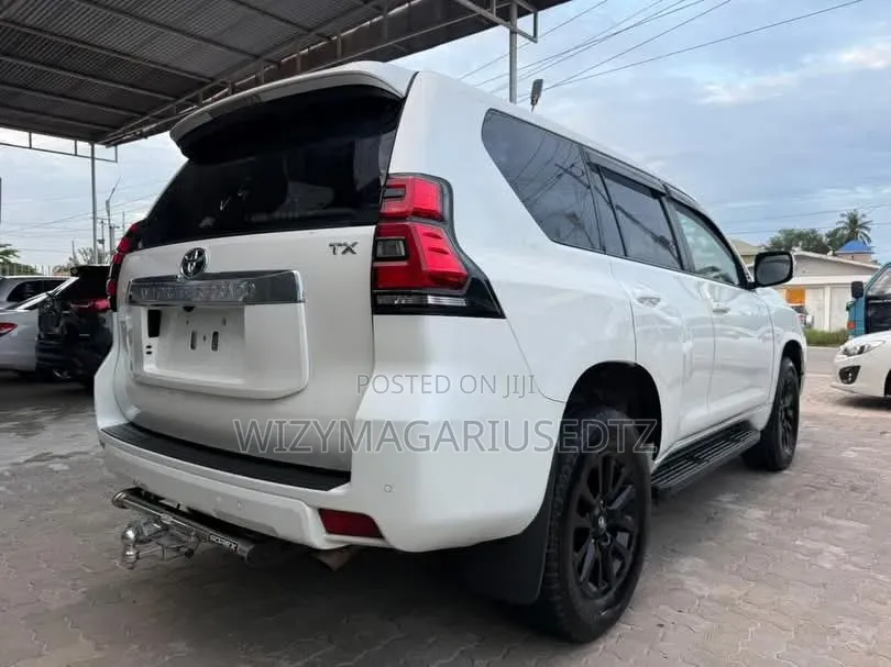 Toyota Land Cruiser Prado 2.7 2019 Off white