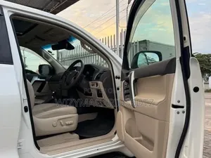 Toyota Land Cruiser Prado 2.7 2019 Off white