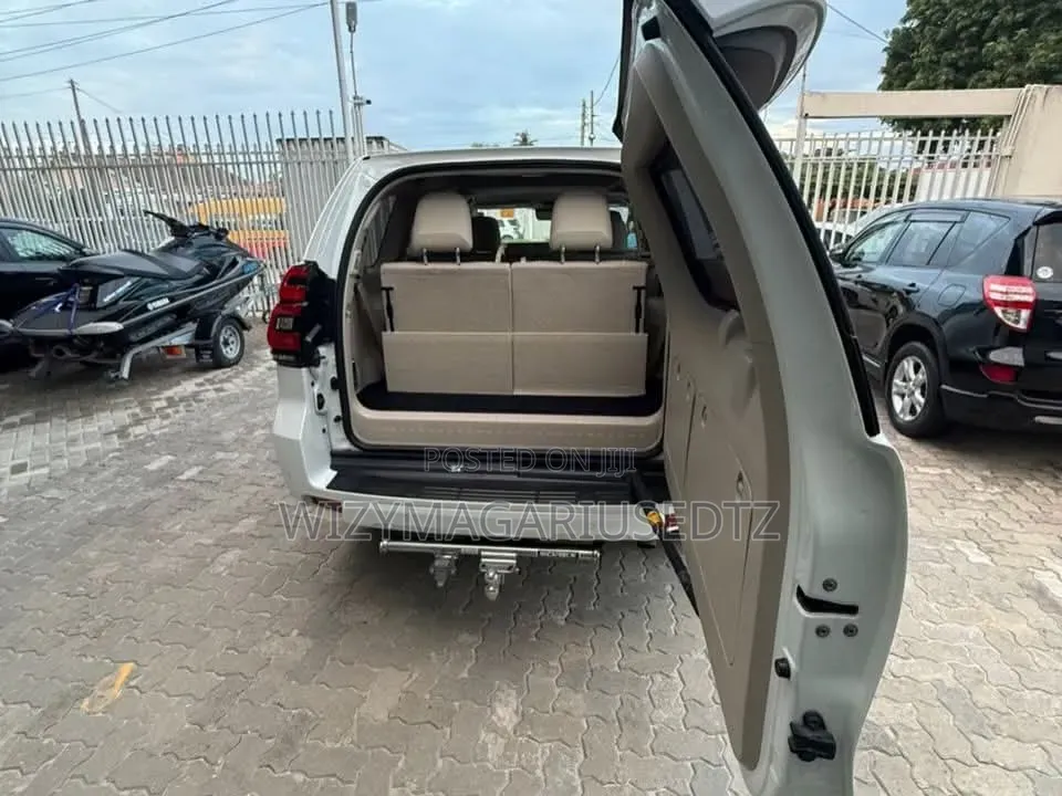 Toyota Land Cruiser Prado 2.7 2019 Off white
