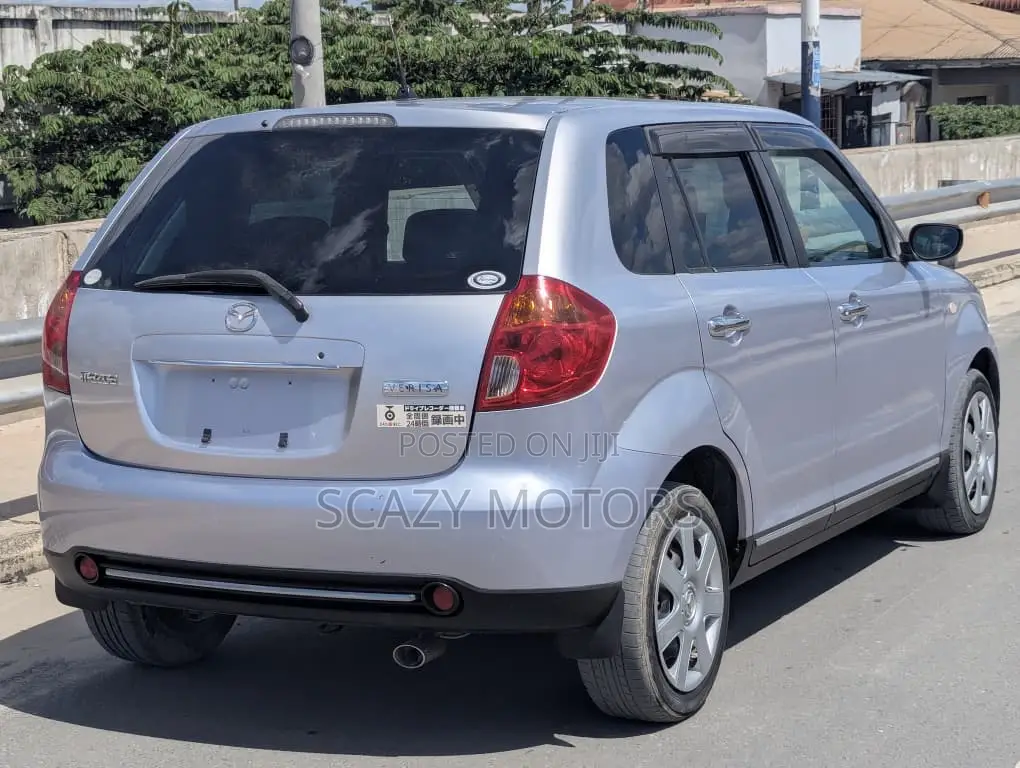 Mazda Verisa 2009 Silver
