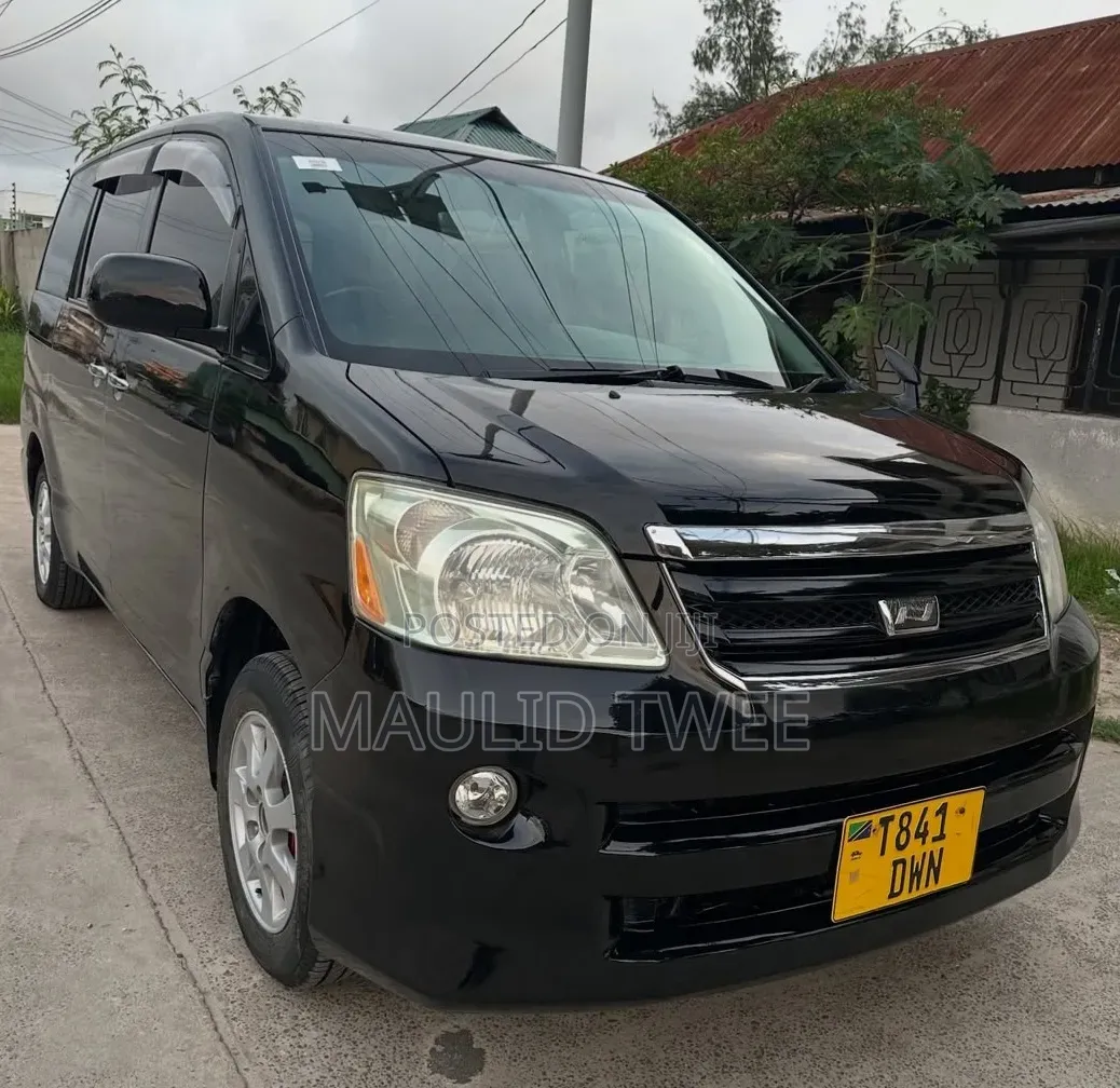 Toyota Noah 2006 Black