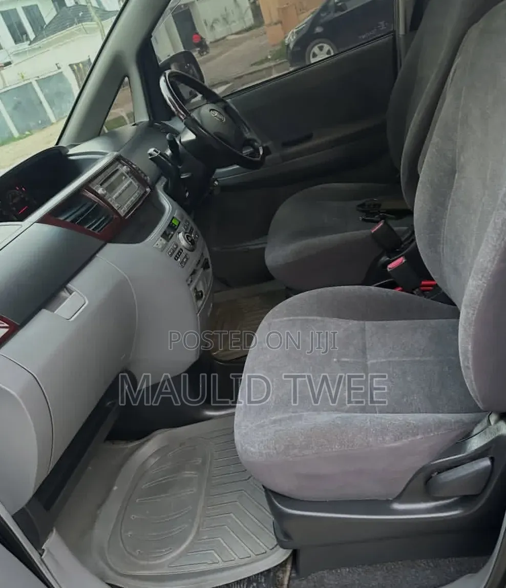 Toyota Noah 2006 Black