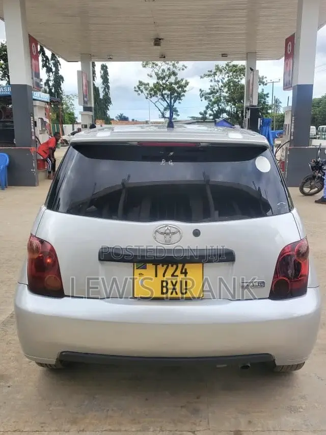 Toyota IST 2004 Silver
