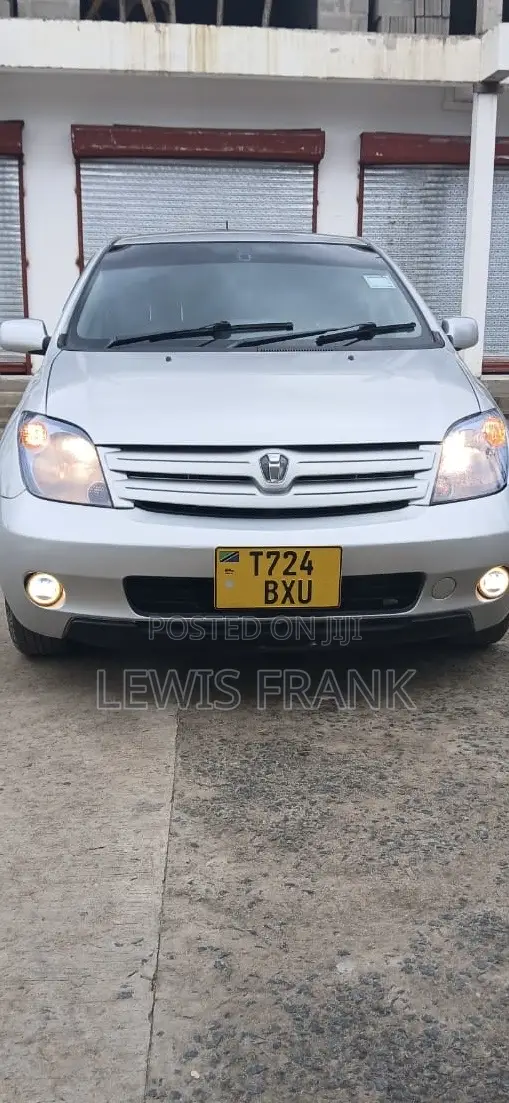 Toyota IST 2004 Silver